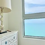 3Br Apartment In Front Of The Beach 8 Paxs