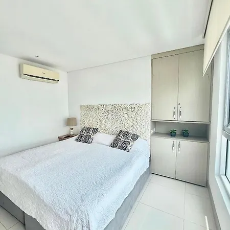 3br In Front Of The 8 Paxs *