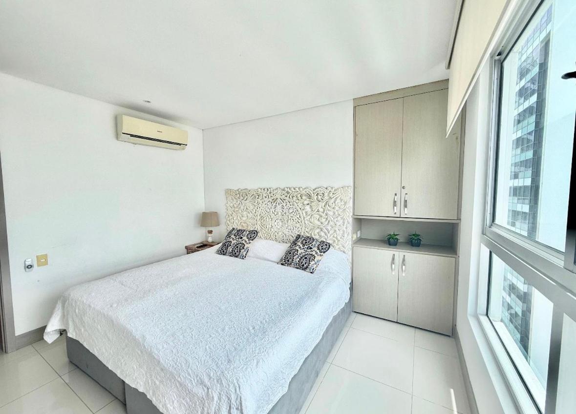 3br In Front Of The 8 Paxs *